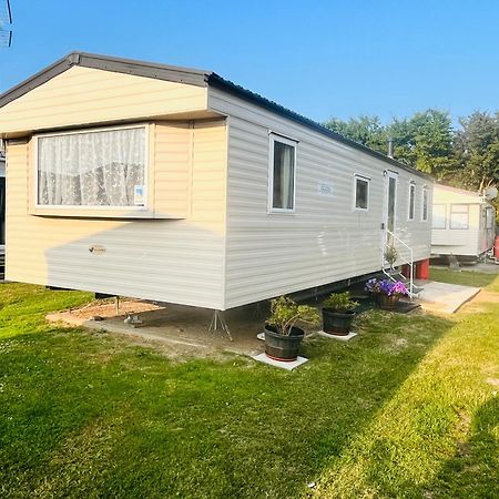 Lola'S Caravan. Your Home Away From Home. Parkeston Extérieur photo