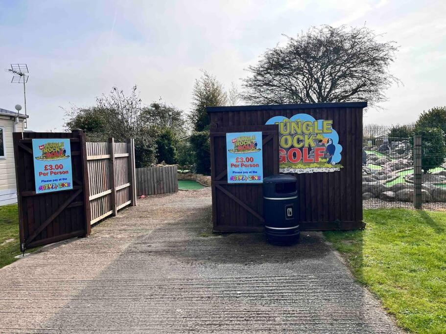 Lola'S Caravan. Your Home Away From Home. Parkeston Extérieur photo